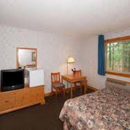 The Pinewood Lodge Au Gres Exterior foto